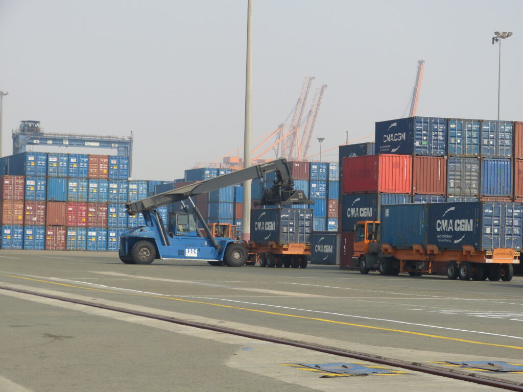 Regulačný tlak na prepravu v rámci rozsahu 3 narastá na prístavoch