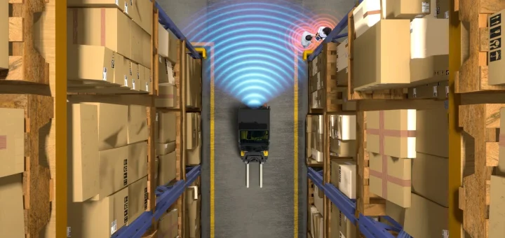 Kamera na upozornenie chodcov pridelená na vysokozdvižné vozíky