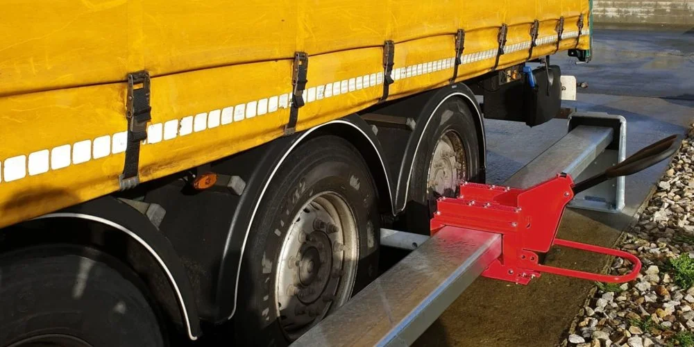 Používateľsky prívetivý manuálny zabezpečovací systém vozidla