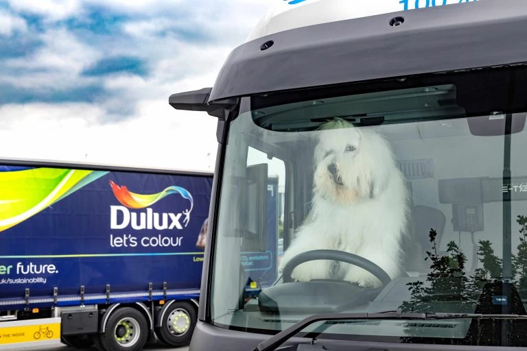 Dulux Paint nasadzuje veľkokapacitné elektrické nákladné vozidlá