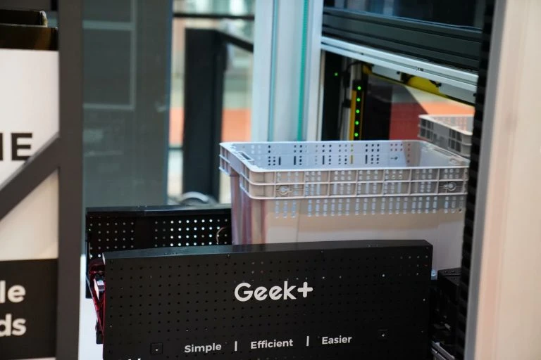 Efektivita skladu: Vnútri úspešného vylepšenia automatizácie