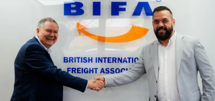 Stúpajúci tlak na riešenie nárastu krádeží tovaru v Spojenom kráľovstve