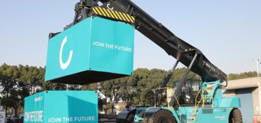 Nový Reach Stacker je elektrický