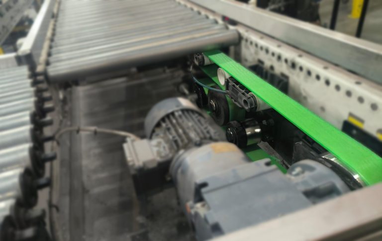 Vyhýbajte sa stánkom na dopravníkoch s valčekmi počas špičkového obdobia