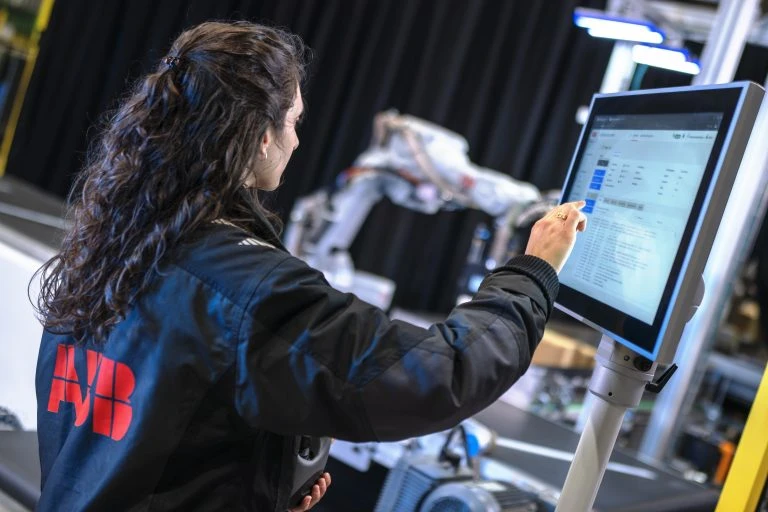 K smeru budúcnosti robotiky AVR