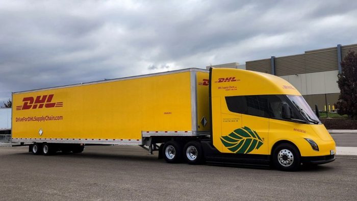Prvý Tesla Semi vstupuje do ťažkej logistickej prevádzky