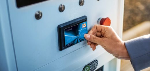 Firmy chcú viac elektromobilov, ale čelia rastúcim nákladom