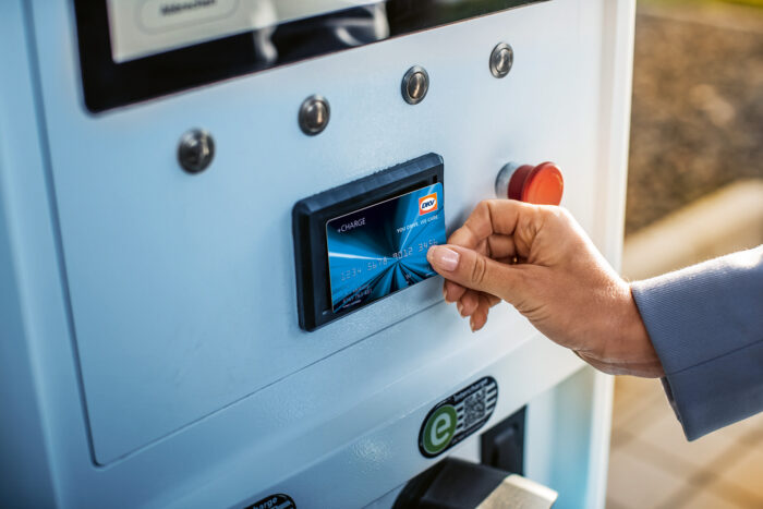 Firmy chcú viac elektromobilov, ale čelia rastúcim nákladom