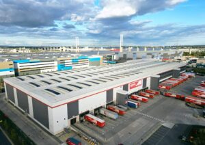 Solárna strecha prepája logistiku s odolnejšou energetikou Solárna strecha prepája logistiku s odolnejšou energetikou